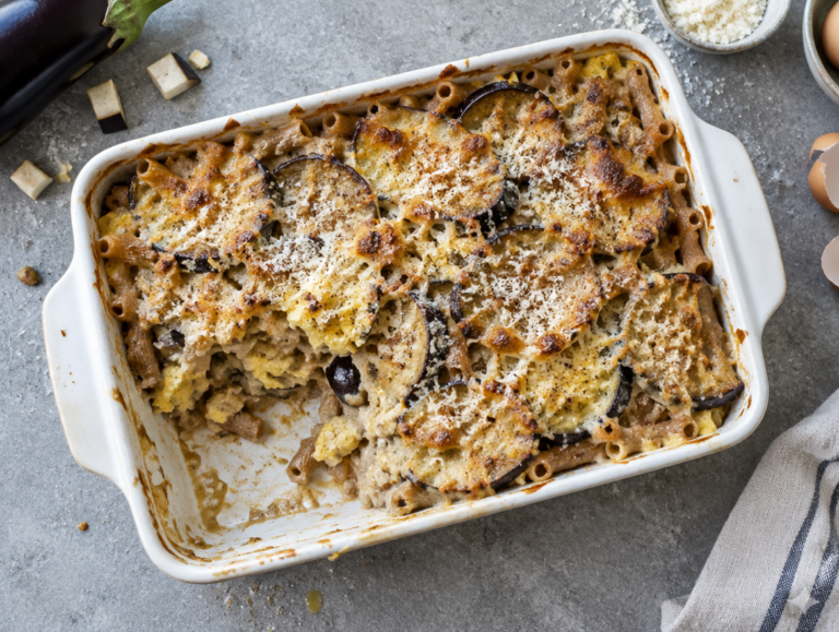 Macaronischotel met aubergine