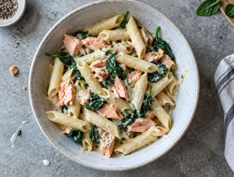 Penne met zalm en spinazie