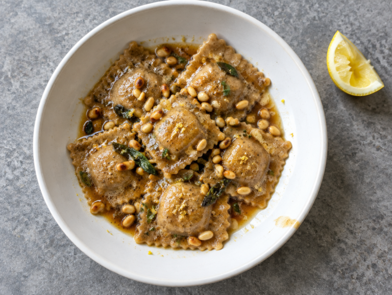 Volkorenravioli met spinazie en pijnboompitten