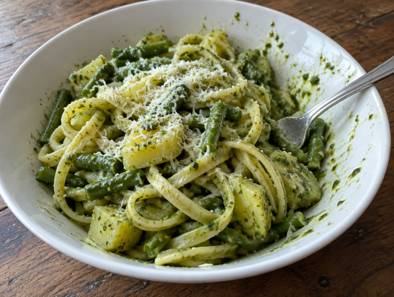 Trenette al pesto met aardappel en sperziebonen